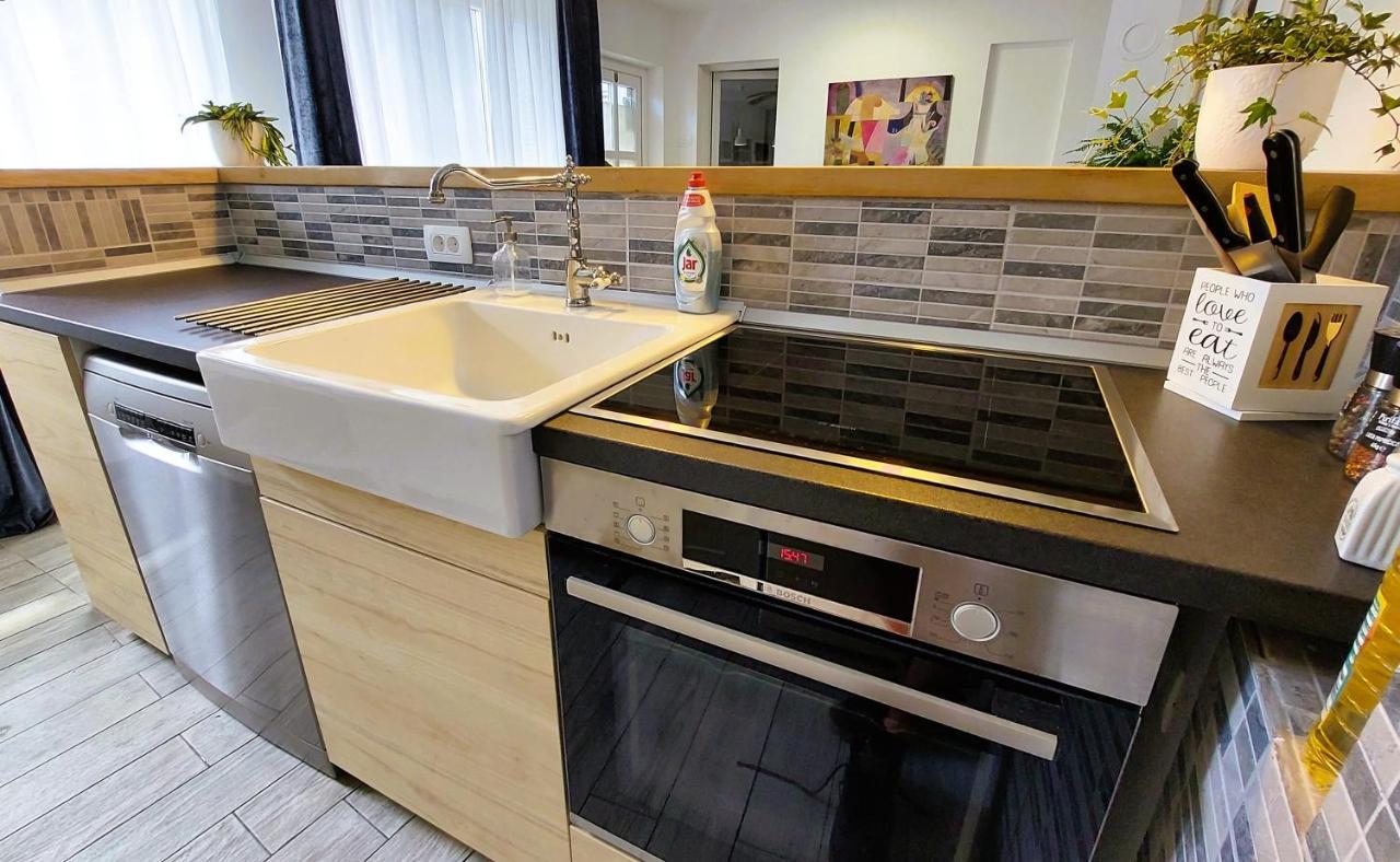 Zora - Family Near Protected Area Of The Nature Park Kamenjak, With Yard, Wifi, Air-con *