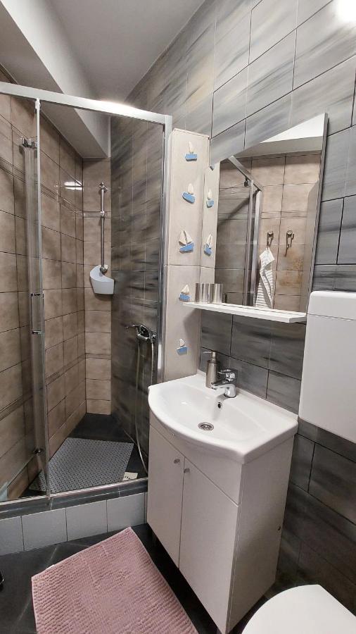 Zora - Family Near Protected Area Of The Nature Park Kamenjak, With Yard, Wifi, Air-con Dom wakacyjny