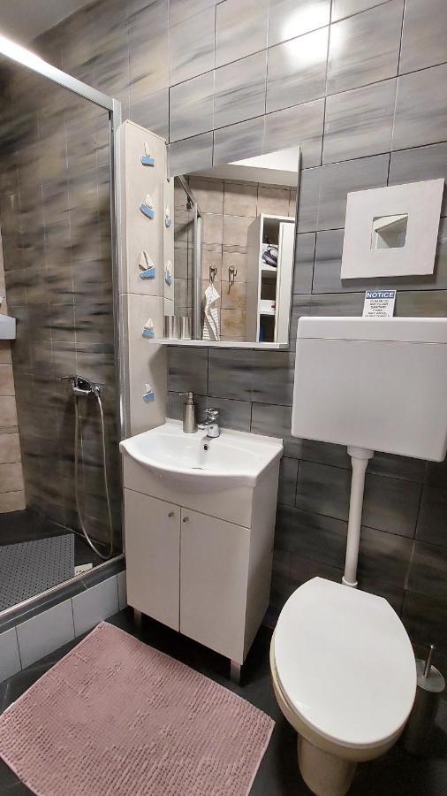 Zora - Family Near Protected Area Of The Nature Park Kamenjak, With Yard, Wifi, Air-con Premantura