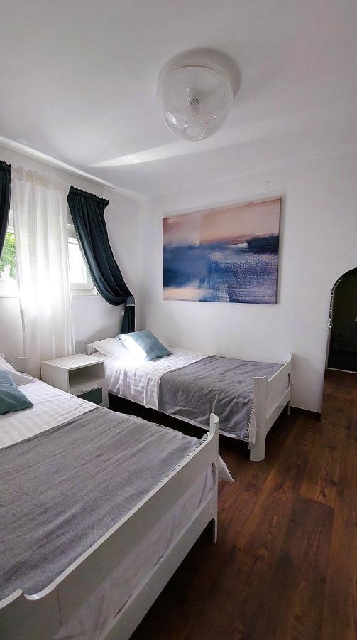 Zora: Family Retreat Near Kamenjak Nature Park Holiday home Premantura