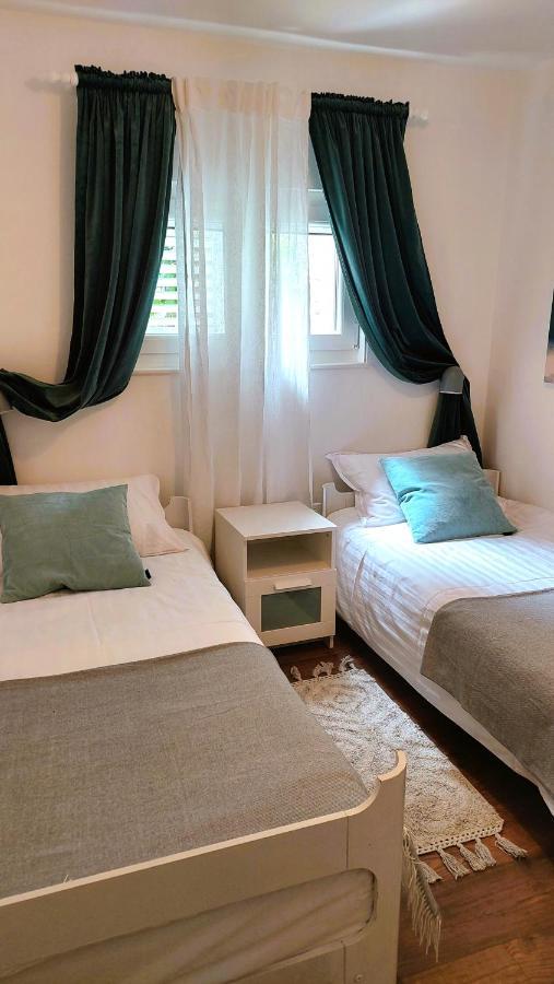 Zora: Family Retreat Near Kamenjak Nature Park *